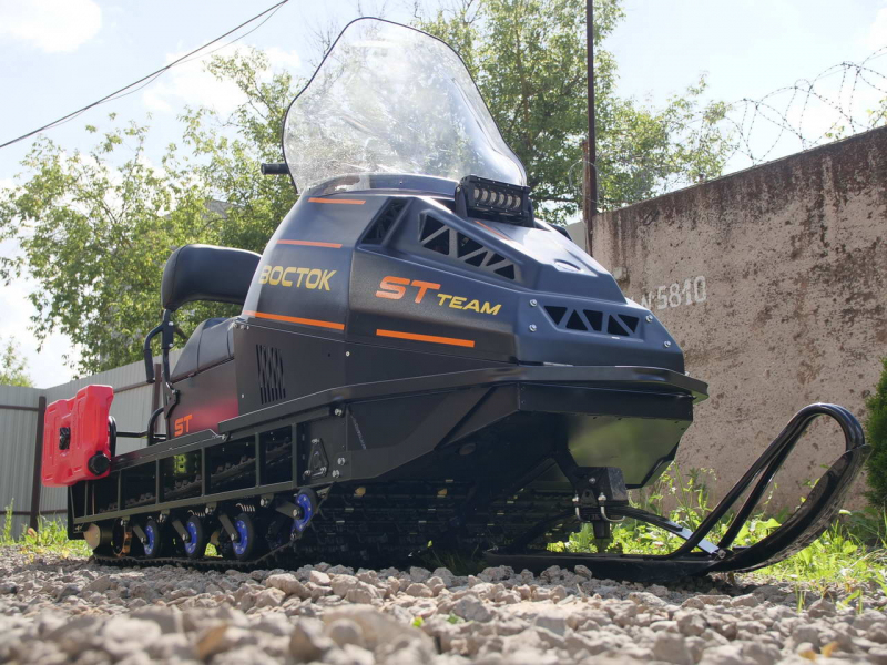 Снегоход Восток с двигателем Lifan